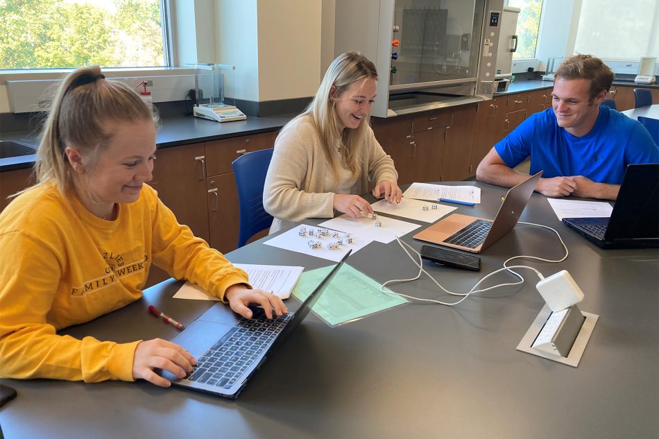 Photograph of Franklin College students in a science lab.